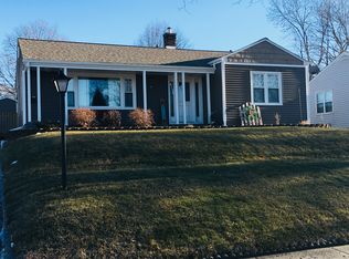1409 Grandview Dr, Clinton, IA 52732