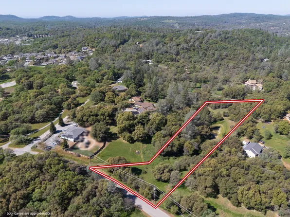 22674 W Hacienda Dr, Grass Valley, CA 95949