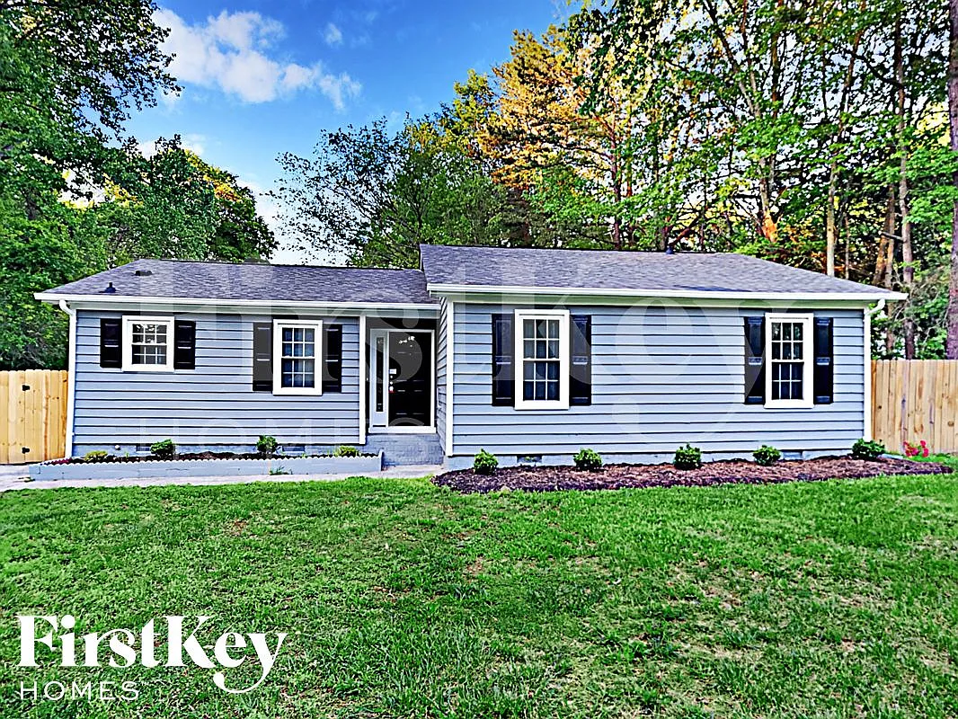 3 bed, 2.0 bath, 1335 sqft, $2,160 — Photo 1