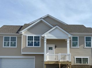 566 Spring Leaf Dr, Joliet, IL 60431