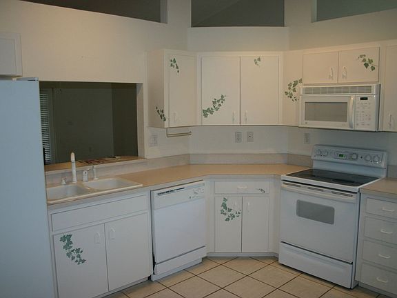 3rd image of 7830 Manor Dr