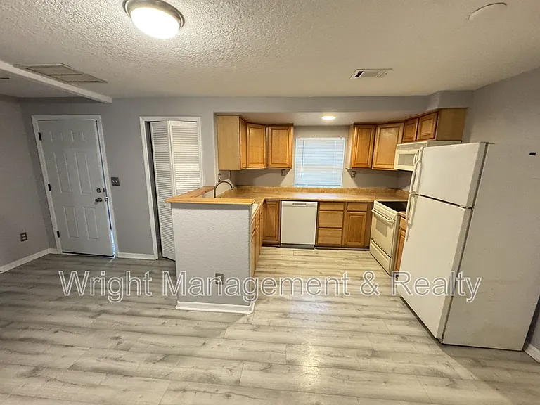 545 Pine St — Photo 5