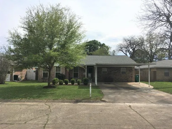 216 Swift St, Angleton, TX 77515