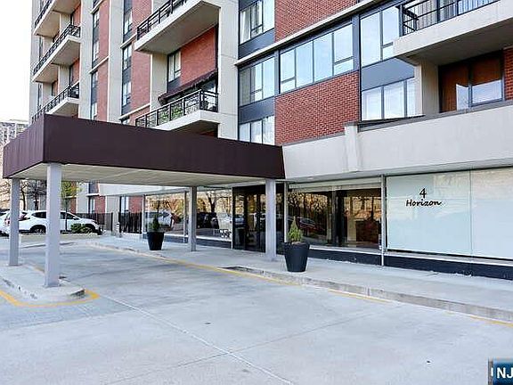 3rd image of 4 Horizon Rd APT 1210