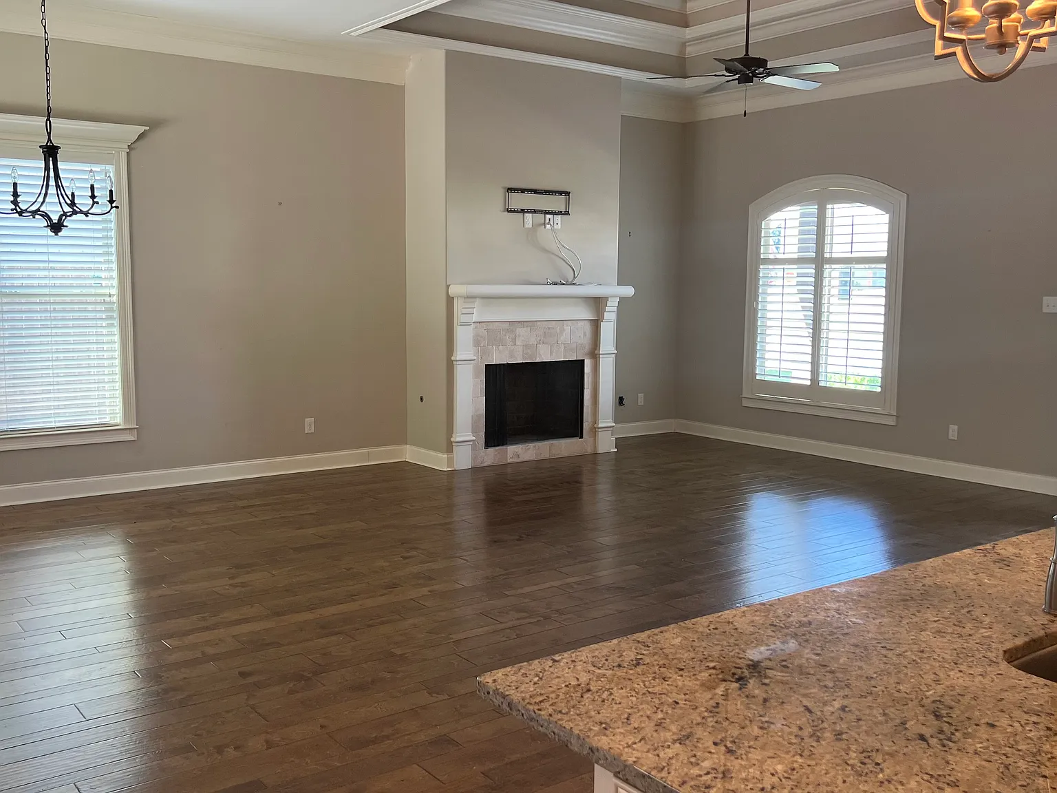 3 bed, 1811 sqft, $2,295 — Photo 3