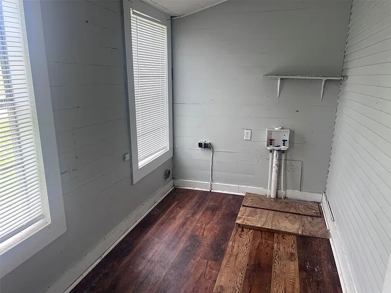 613 S Harrison Ln — Photo 8