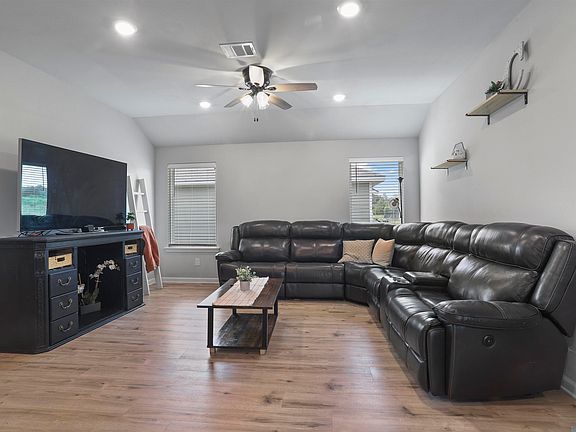 3rd image of 5665 Magnolia De Percy Dr