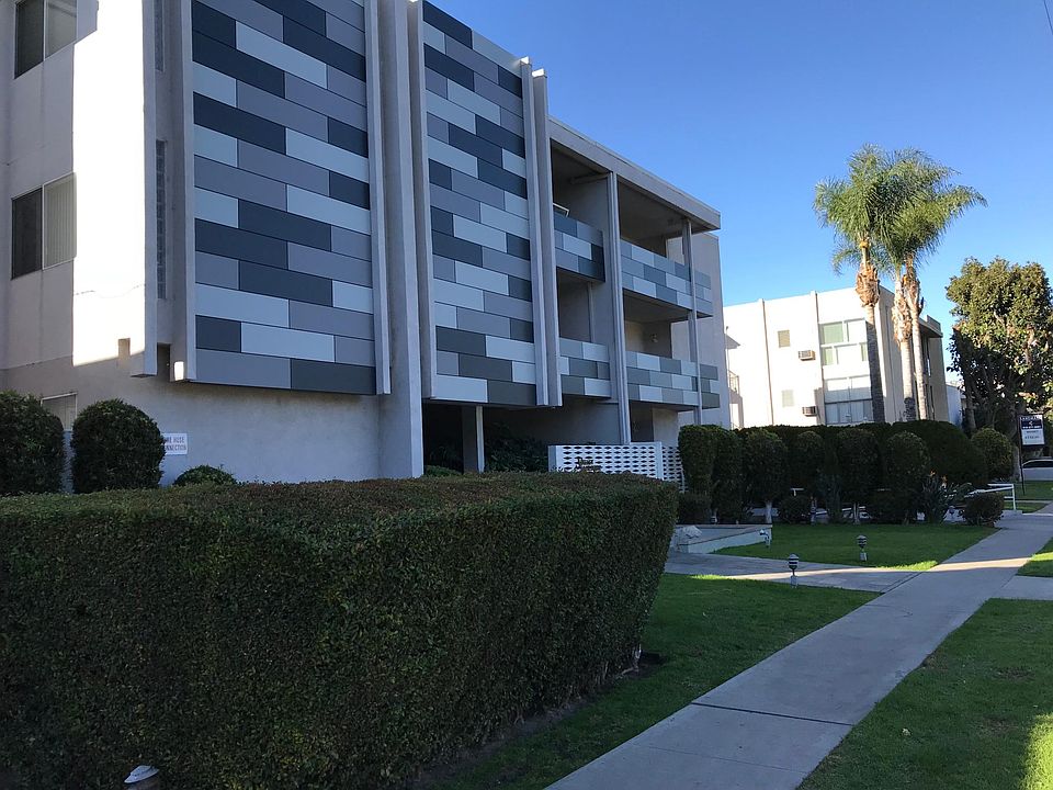 1st image of 4445 Colbath Ave