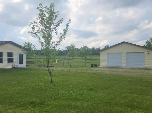 N3772 Fandrich St, Oxford, WI 53952