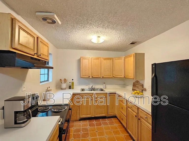 4737 Portsmouth Ave — Photo 4