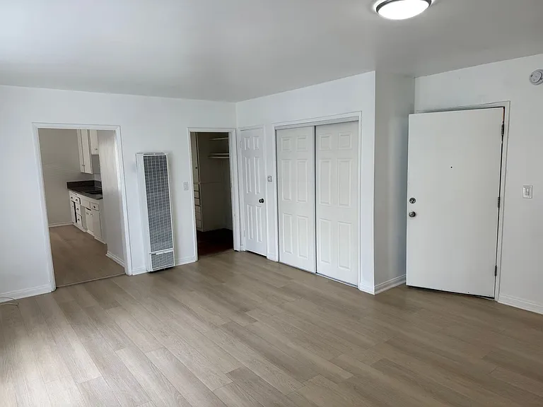 749 S Berendo St — Photo 2