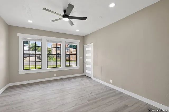 906 W Craig Pl — Photo 18