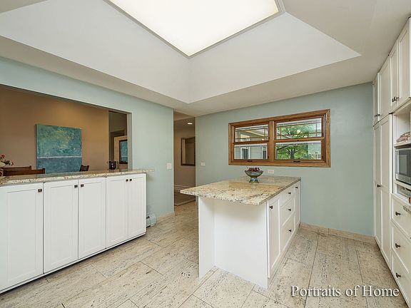 5th image of 22W180 Temple Dr