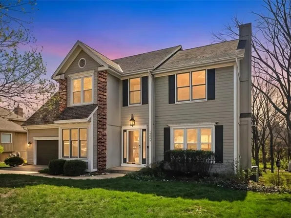 13805 Midland Dr, Shawnee, KS 66216