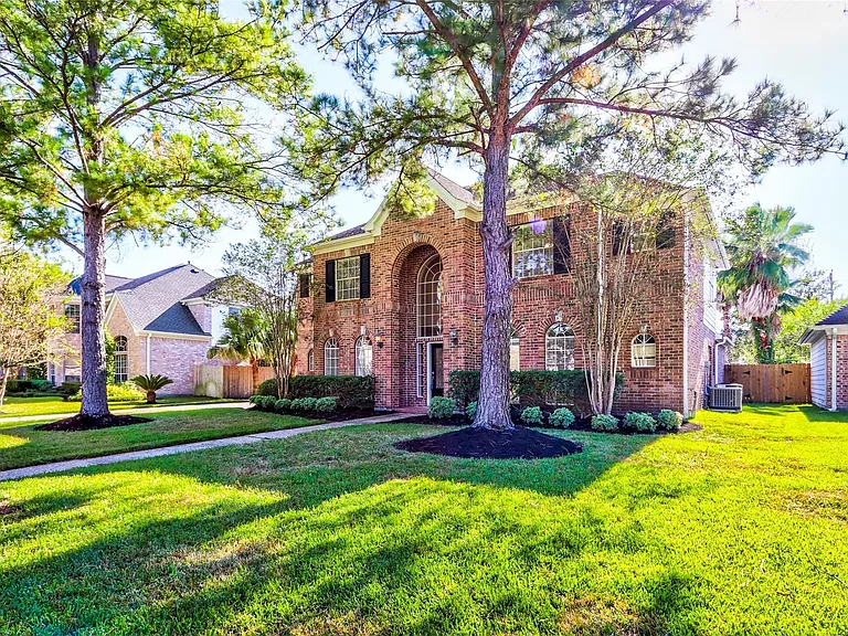 19911 Sky Hollow Ln — Photo 2