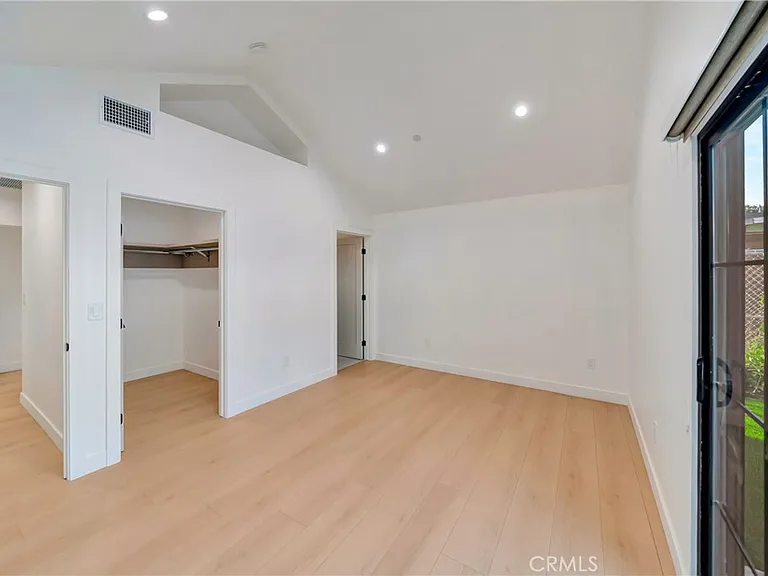 15741 Valerio St — Photo 24