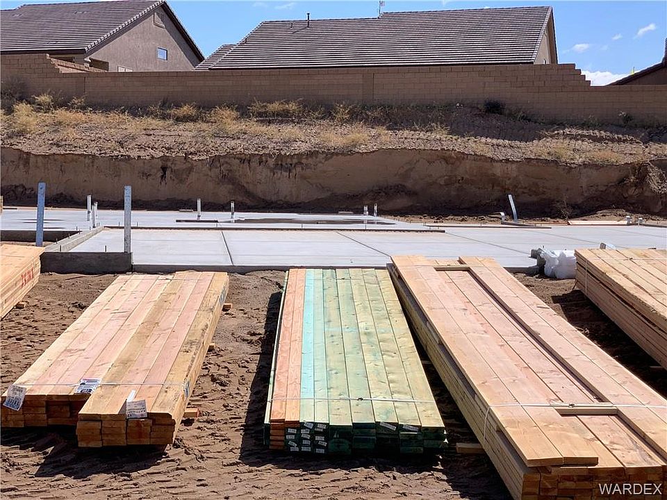 2nd image of 6018 Calico Ave