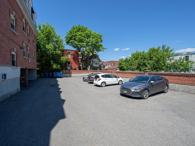 385 Bell St S — Photo 8