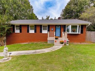 3560 Manoa Rd, Pfafftown, NC 27040