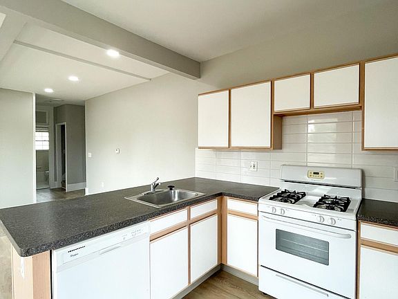 4th image of 1002 Beaconsfield Ave APT 2