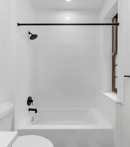 389 Saint Clair St #201 — Photo 11