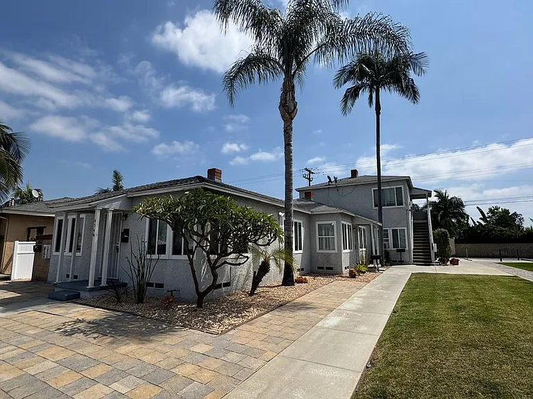4542 N Lakewood Blvd. — Photo 43