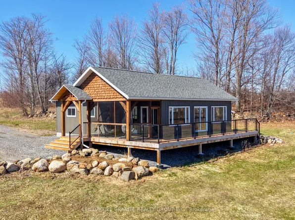 824 East Road Loop, Hastings Highlands, ON K0L 1C0