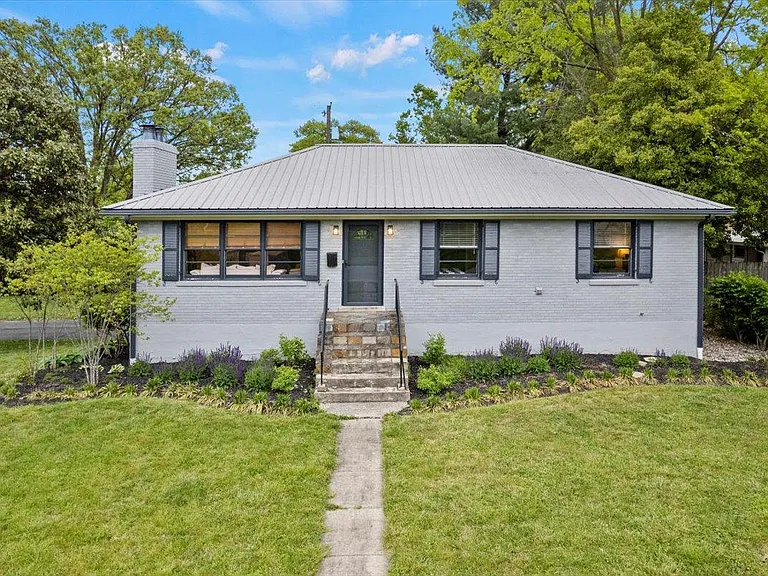 1900 Alexandria Dr — Photo 2