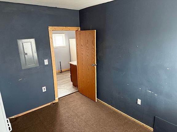 2nd image of 391 Pipestone St #2