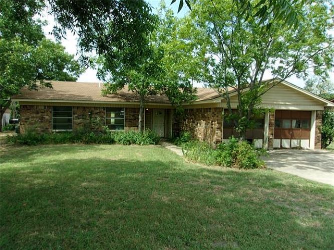 1st image of 214 Vista Dr