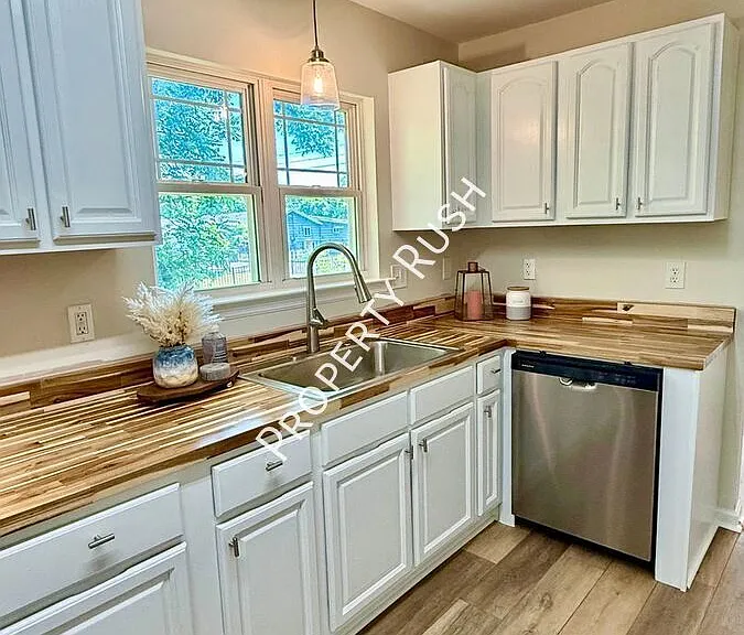 709 N Holly St — Photo 10