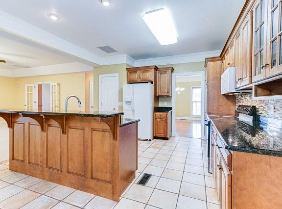 5th image of 839 Fuller Glen Cir