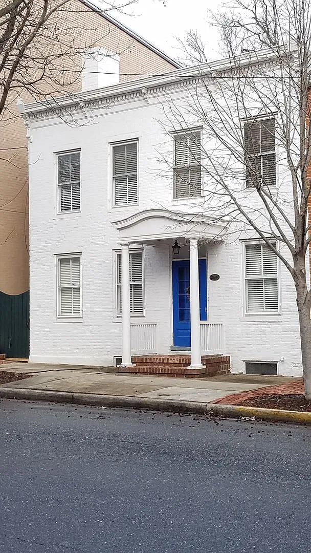 Beautiful single family home in historic Downtown Frederick available mid-October! — Photo 1
