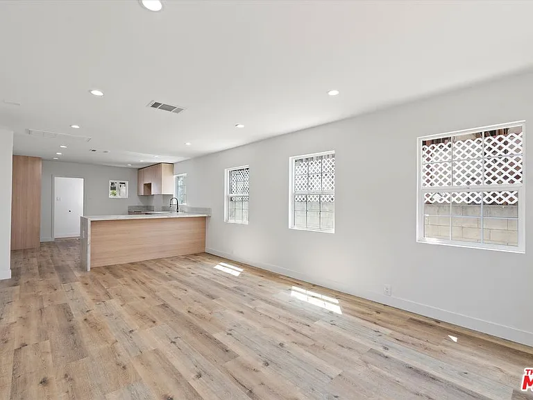 3748 Veteran Ave — Photo 2