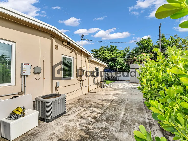 1837 NE 48th Ct — Photo 38