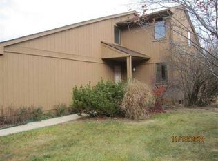 7654 Cottonwood Ln, Dexter, MI 48130