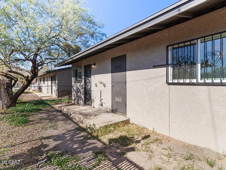 137 S Grande Ave #4 — Photo 9