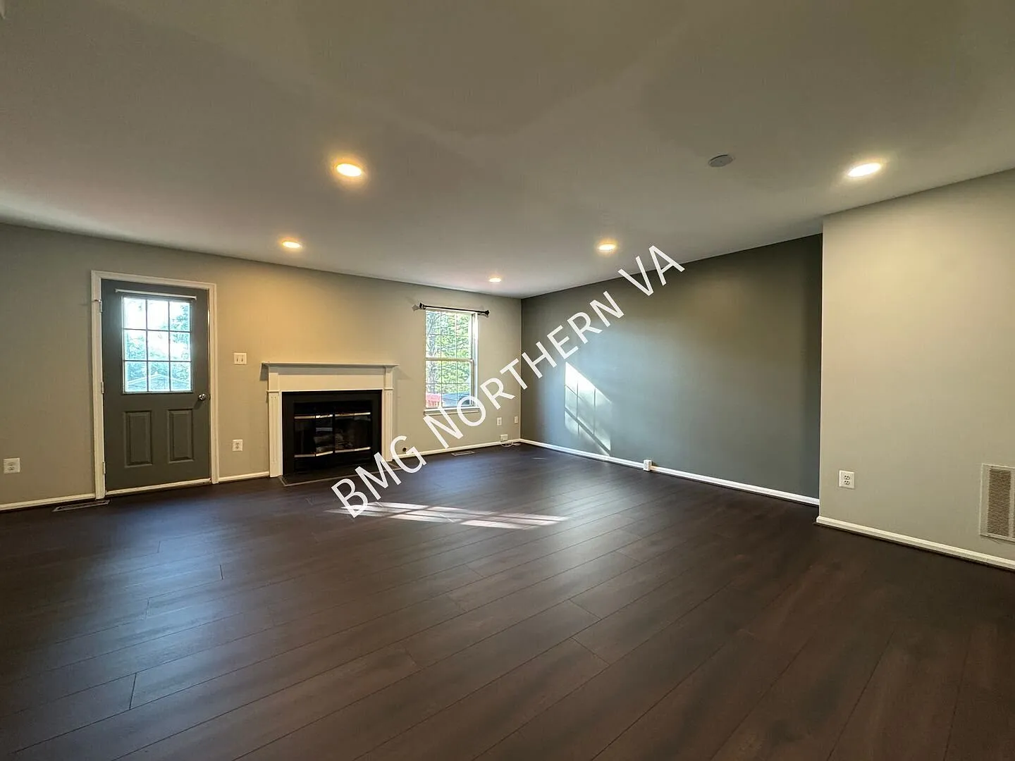 Inviting 4 BR/3 BA Home In Quail Hollow Community Of Manassas With Private Deck — Photo 2