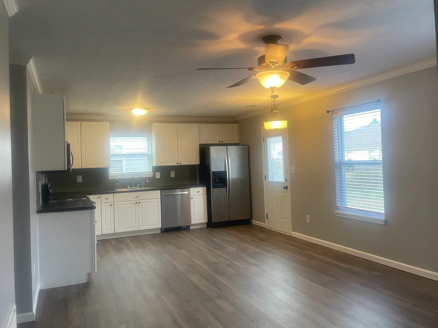 3 bed, 1038 sqft, $1,650 — Photo 2