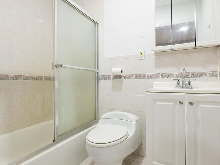 71 Clermont Ave #D — Photo 16