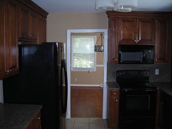 5th image of 200 Shamrock Dr
