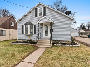 805 9th St, Menasha, WI 54952