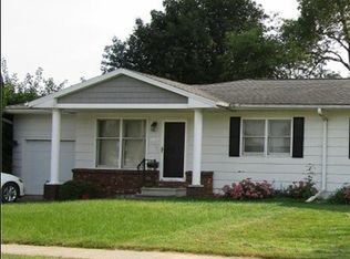 2022 W 3rd St, Cedar Falls, IA 50613