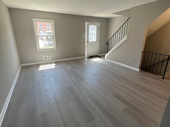 3rd image of 2852 Gloucester Ct