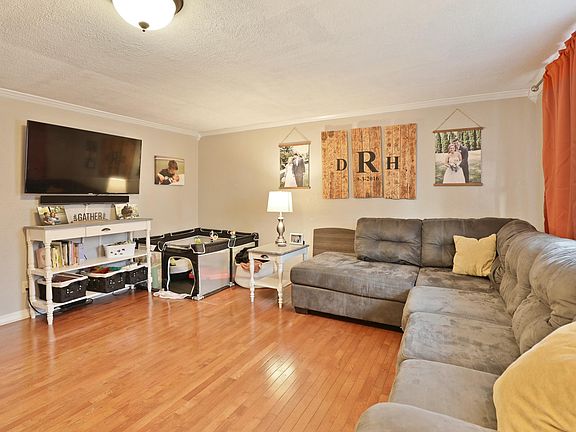 3rd image of 324 Florence Ave