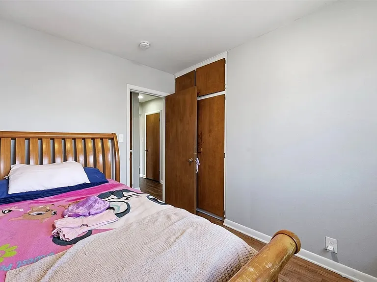 521 29th St NE — Photo 17