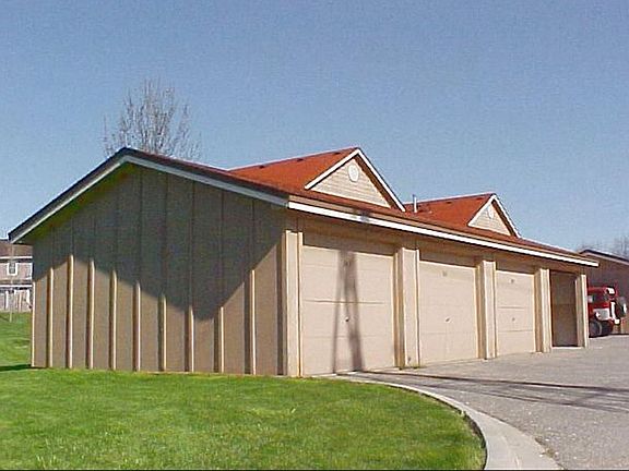 2nd image of 841 Headley Ct