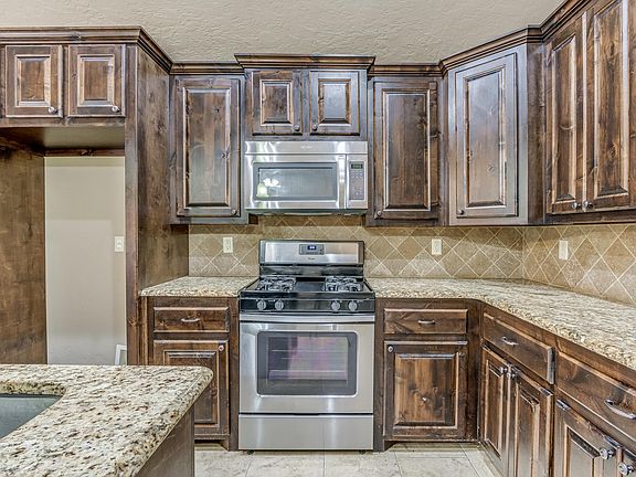 3rd image of 1004 NW 191st St