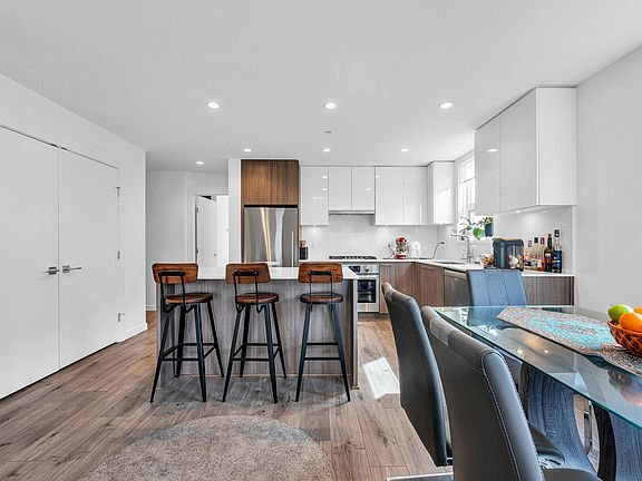 3rd image of 715 W 15th St #204