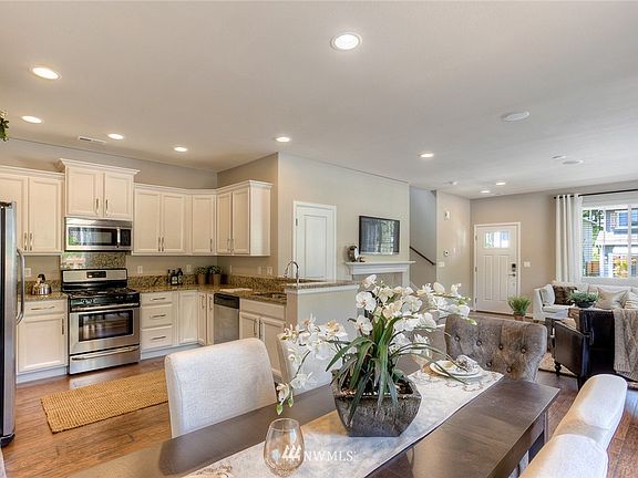 5th image of 3333 Hydra Street NE #14